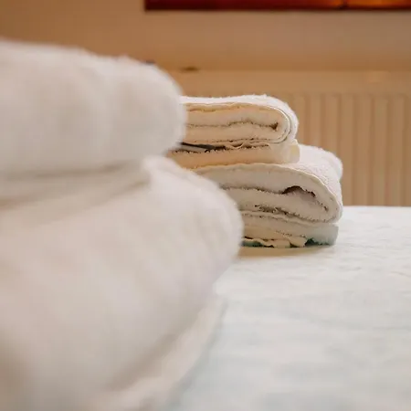 Renaissance Holidays 펜션 *