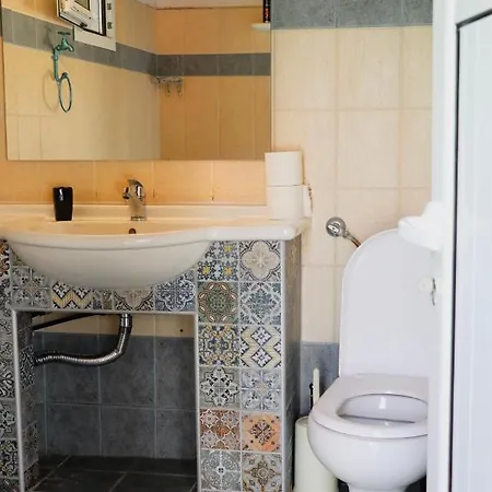 Renaissance Holidays 펜션 *